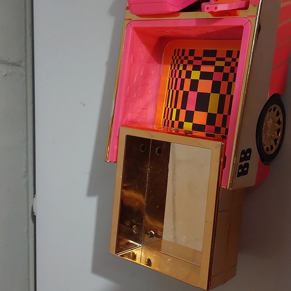 LOL OMG Surprise Car-Pool Coupe, Surprise Pool & Dance Floor; Pink and Gold, 15" - Picture 9 of 16